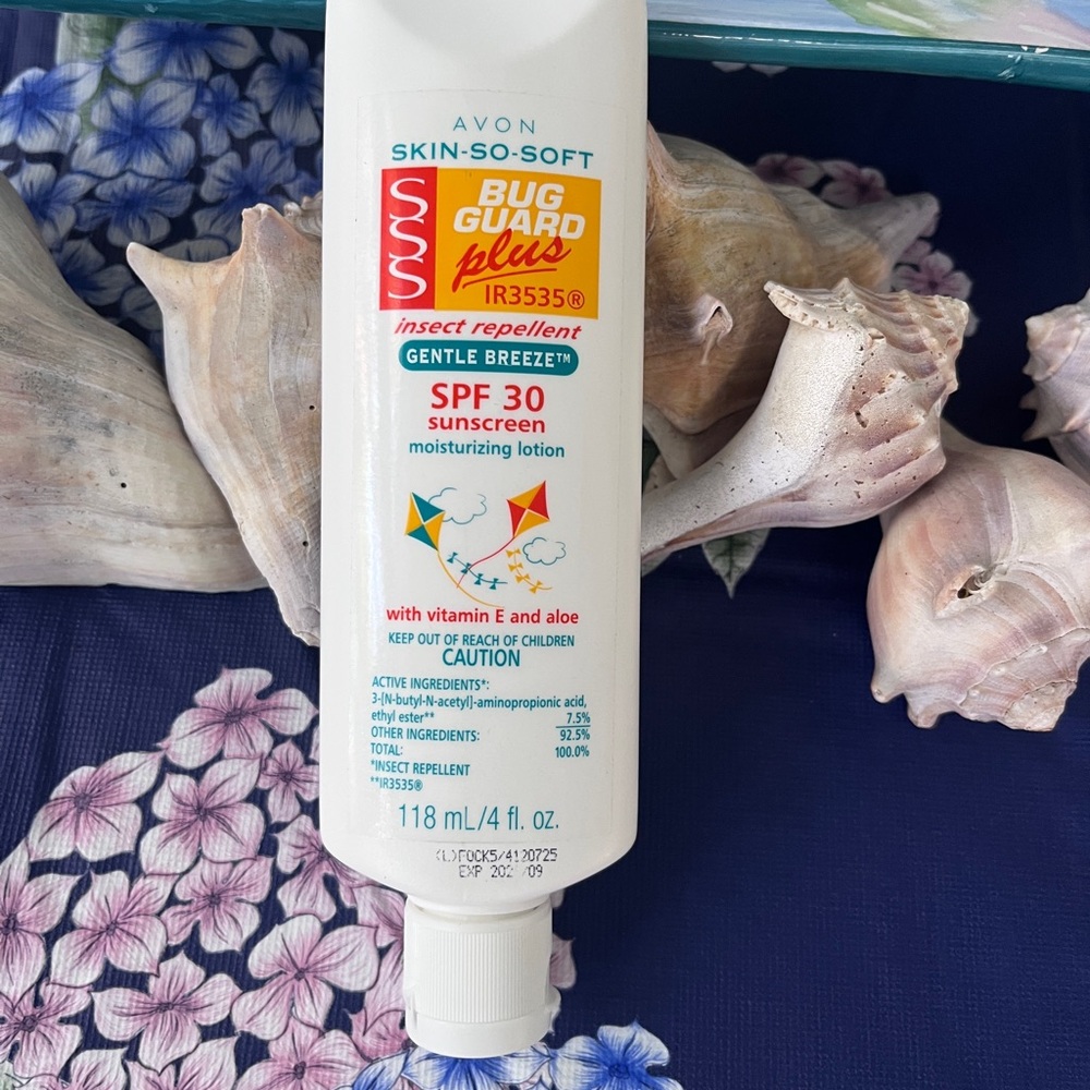 Avon Skin so soft Bug Guard plus SPF30 lotion Free cooler tote W/any 2 products